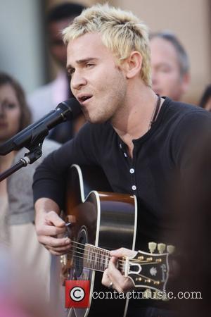 Jason Wade Lifehouse performs on the entertainment television news programme 'Extra' at The Grove Los Angeles, California - 18.11.10
