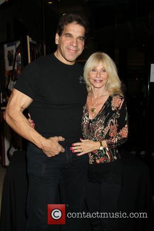 Lou Ferrigno with his wife Carla Ferrigno The Incredible Hulk Lou Ferrigno Autograph Signing Las Vegas, Nevada - 01.01.10