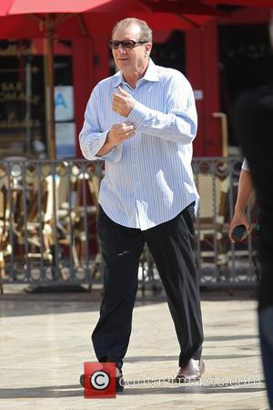 Ed O'Neill filming ABC's 'Modern Family' on location at The Grove Los Angeles, California - 13.10.10