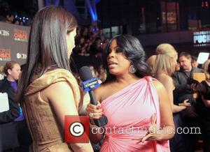 Niecy Nash Interviews Sandra Bullock People's Choice Awards 2010 held at the Nokia Theatre L.A. Live - Arrivals Los Angeles,...