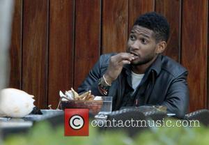 Usher is seen having lunch in Miami Beach. Miami Beach, Florida - 30.12.10