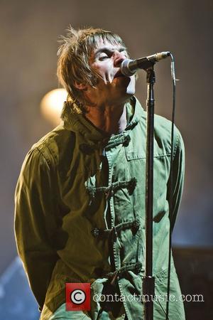 "Nice As Pie" - Liam Gallagher’s Beady Eye Shoot Music Video In Lancashire Pub