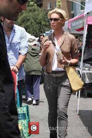 Katherine Heigl shopping at the farmer's market in Hollywood Los Angeles, California - 08.05.11