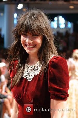 Daisy Lowe