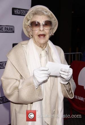 Elaine Stritch Nursing Broken Hip