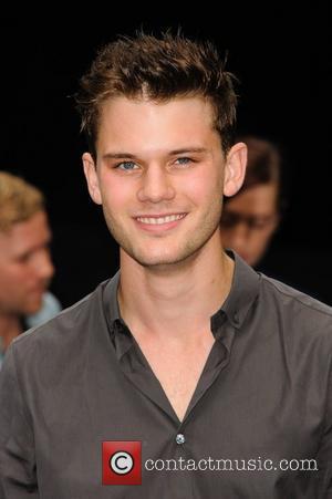 Jeremy Irvine Snubs Social Networking Sites To Maintain Credibility