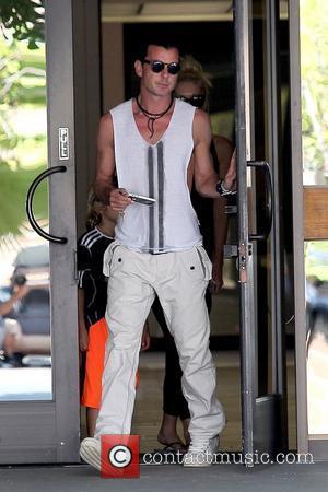 Gavin Rossdale leaves an office building in Sherman Oaks with his wife and son Los Angeles, California - 15.09.12