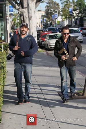 Jeremy Piven departs Le Pain Quotidien in West Hollywood with a photographer that bears a striking resemblance to the actor...