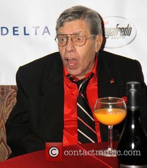 Jerry Lewis Collapses Before Tom Cruise Award Presentation