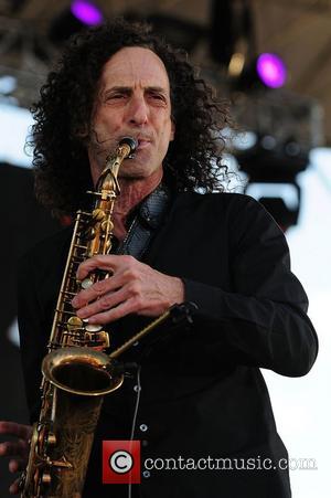 Kenny G Files Divorce Papers Against Wife!