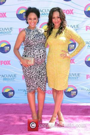 Tamara Mowry and Tia Mowry  The 2012 Teen Choice Awards held at the Gibson Amphitheatre - Arrivals  Universal...