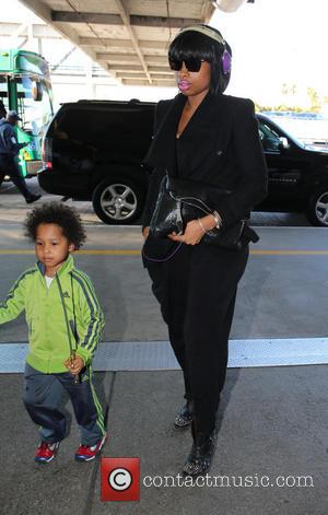 Jennifer Hudson and David Daniel Otunga Jr - Jennifer Hudson arrives at LAX airport with her son David Daniel Otunga...