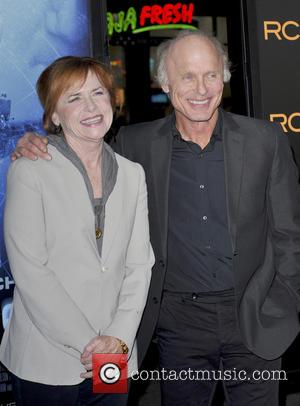 Ed Harris and wife Amy Madigan - 'Phantom' Los Angeles Red Carpet Premiere at the Chinese Theater - Hollywood, California,...