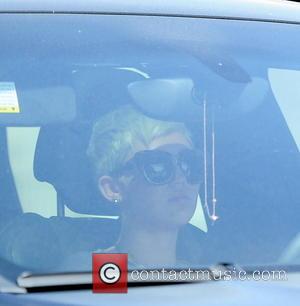 Miley Cyrus - Miley Cyrus hits the studio