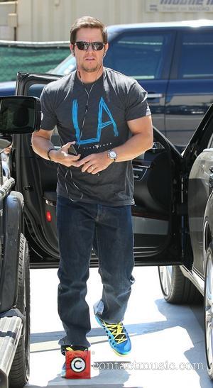 Mark Wahlberg - Mark Wahlberg shopping in Beverly Hills