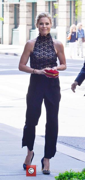 Julie Bowen - Celebrities out and about in Manhattan - New York, NY, United States - Friday 17th May 2013