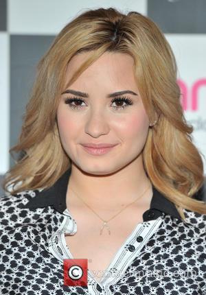 Demi Lovato - Demi Lovato meets fans and sign copies...