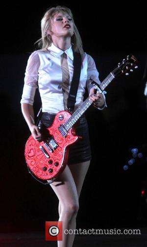 Taylor Swift - Taylor Swift performs live