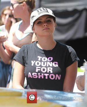 ariel winter - Ariel Winter at the Farmers Market with Sister Shanelle Gray and her brother in law and nieces...