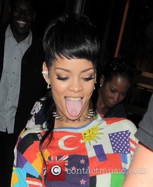 Rihanna Grimaces As She Gets Traditional Maori Tatto In New Zealand