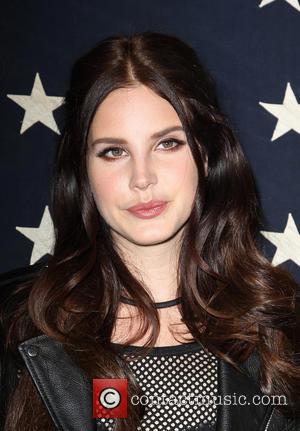 Lana Del Ray Secretly Engaged To Boyfriend Barrie-James O'Neill