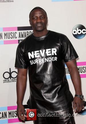 Akon - 2013 American Music Awards - Arrivals