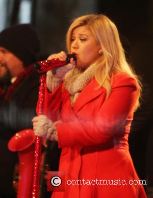 Kelly Clarkson Reveals Gender Of Baby, She Is Expecting A Girl!