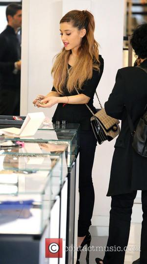 Ariana Grande - Ariana Grande shopping at Chanel Boutique on Robertson Boulevard with her mother Joan. While inside, Grande looks...