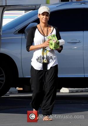 Halle Berry - Halle Berry carries valentine gift baskets for the cast and crew in between filming of her new...