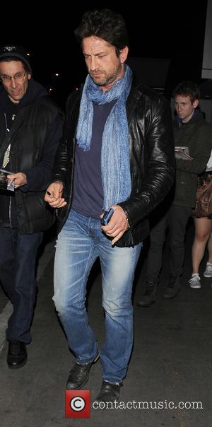 Gerard Butler - Gerard Butler arrives at Los Angeles International (LAX) airport - Los Angeles, California, United States - Monday...