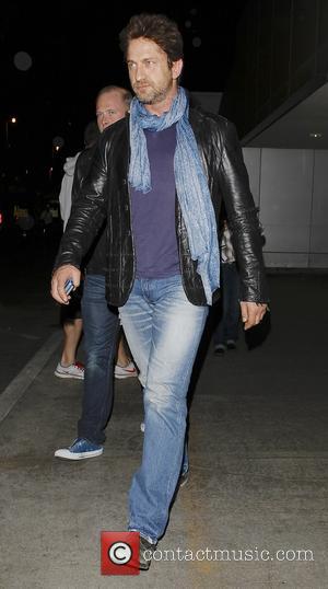 Gerard Butler - Gerard Butler arrives at Los Angeles International (LAX) airport - Los Angeles, California, United States - Monday...