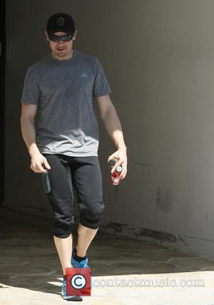 Jeremy Renner - Jeremy Renner leaves his gym in good spirits holding two hydration drinks. - Los Angeles, California, United...