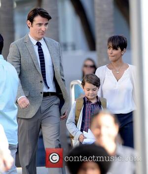 Halle Berry, Goran Visnjic and Pierce Gagnon - Halle Berry is all smiles on set while filming her new tv...