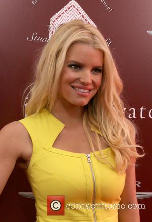 Jessica Simpson's Sexy Strategy To Hide From The Paparazzi 