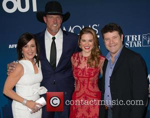 Patricia Heaton, Trace Adkins, Sarah Drew and Sean Astin - Moms Night Out Premiere at TCL Chinese Theater - Red...