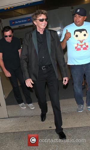 Barry Manilow - Barry Manilow at Los Angeles International Airport (LAX) - Los Angeles, California, United States - Wednesday 28th...