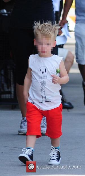 Luca Cruz Comrie - Hilary Duff, with iced tea in hand, leaves lunch at Joan's On Third with son Luca...