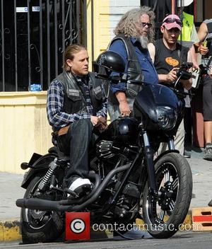 Charlie Hunnam and Mark Boone Junior - Charlie Hunnam hops on his bike on the set of 
