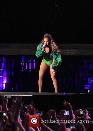 Jennifer Lopez - Jennifer Lopez performing at the State Farm Neighborhood Sessions held at Orchard beach in Pelham Bay Park,...
