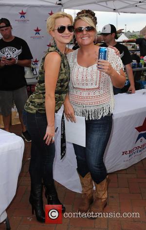 Kellie Pickler - Kellie Pickler Meet and Greet at Redneck Riviera at The 2014 CMA Music Festival Nashville - Nashville,...
