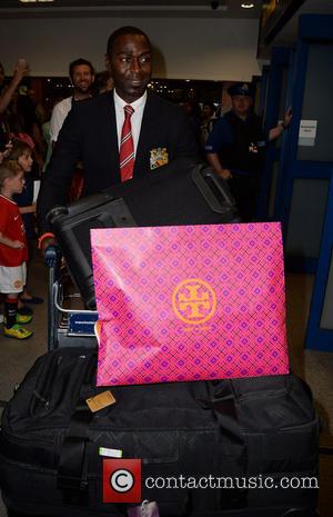 Andy Cole - Manchester United Players arrive at Manchester Airport while a boax hoax drama was unfolding. - Manchester, United...