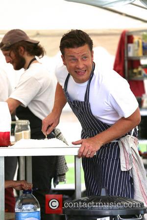 Jamie Oliver - Jamie Oliver filming Jamie and Jimmys Food Fight Club in Hove - Brighton, United Kingdom - Thursday...