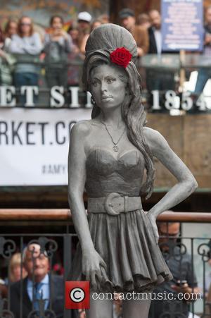 Amy Winehouse Statue Unveiled In London, 3 Years After Death 