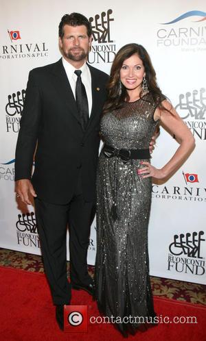 Scott Erickson and Lisa Guerrero - 29th Annual Great Sports Legends Dinner - New York City, United States - Monday...