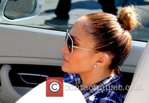 Jennifer Lopez - Jennifer Lopez visits Mr. Bones Pumpkin Patch - Los Angeles, California, United States - Saturday 11th October...