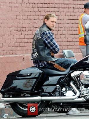 Charlie Hunnam - Charlie Hunnam filming 