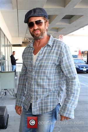 Gerard Butler - Gerard Butler at Los Angeles International Airport (LAX) - Los Angeles, California, United States - Monday 3rd...
