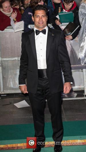 Manu Bennett - 'The Hobbit: The Battle of the Five Armies' world premiere - Arrivals at Odeon Leicester Square -...