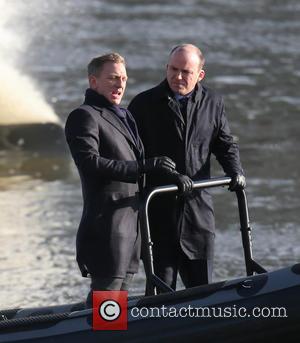 First Pictures from James Bond 'Spectre' Sees Daniel Craig on Thames
