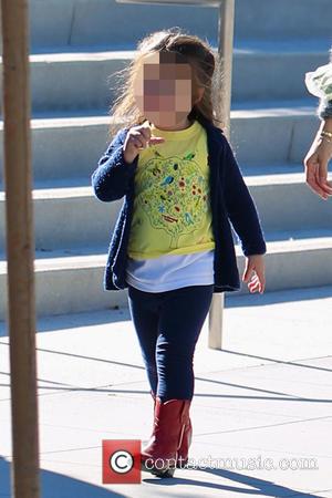 Maple Bateman - Photo's of American actor Jason Bateman as he and his family went shopping for some fresh produce...